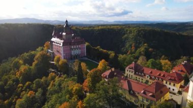 Ksiaz ya da Frstenstein - Silezya sonbahar ormanlarındaki en büyük kale.