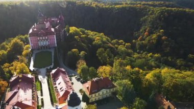 Ksiaz ya da Frstenstein - Silezya sonbahar ormanlarındaki en büyük kale.