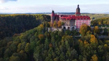 Ksiaz ya da Frstenstein - Silezya sonbahar ormanlarındaki en büyük kale.