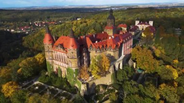 Ksiaz ya da Frstenstein - Silezya sonbahar ormanlarındaki en büyük kale.