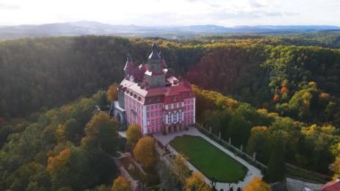 Ksiaz ya da Frstenstein - Silezya sonbahar ormanlarındaki en büyük kale.