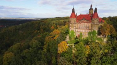 Ksiaz ya da Frstenstein - Silezya sonbahar ormanlarındaki en büyük kale.