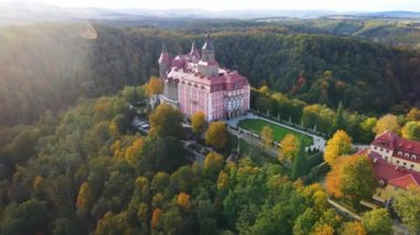 Ksiaz ya da Frstenstein - Silezya sonbahar ormanlarındaki en büyük kale.