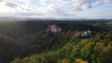 Ksiaz ya da Frstenstein - Silezya sonbahar ormanlarındaki en büyük kale.