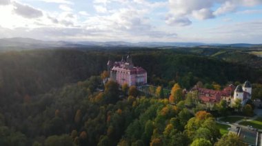 Ksiaz ya da Frstenstein - Silezya sonbahar ormanlarındaki en büyük kale.