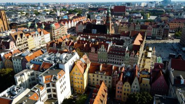 Şehre modern dilek geliştirme mimarisinin zirvesinden bak Avrupa Wroclaw Polonya