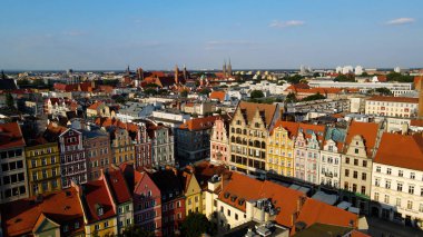 Şehre modern dilek geliştirme mimarisinin zirvesinden bak Avrupa Wroclaw Polonya