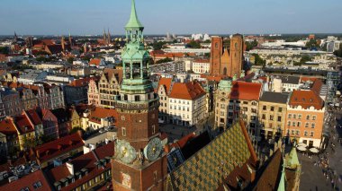 Şehre modern dilek geliştirme mimarisinin zirvesinden bak Avrupa Wroclaw Polonya