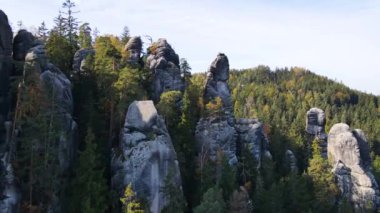 Çek Cumhuriyeti, Bohemya 'nın Broumov Uplands bölgesindeki Adrspach-Teplice Dağ Parkı' nın havadan görünüşü