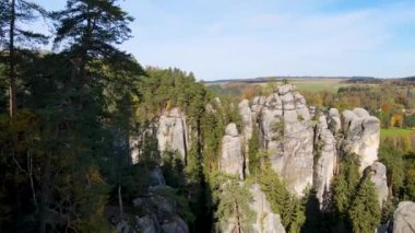 Çek Cumhuriyeti, Bohemya 'nın Broumov Uplands bölgesindeki Adrspach-Teplice Dağ Parkı' nın havadan görünüşü