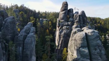 Çek Cumhuriyeti, Bohemya 'nın Broumov Uplands bölgesindeki Adrspach-Teplice Dağ Parkı' nın havadan görünüşü