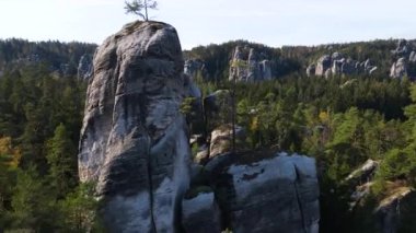 Çek Cumhuriyeti, Bohemya 'nın Broumov Uplands bölgesindeki Adrspach-Teplice Dağ Parkı' nın havadan görünüşü
