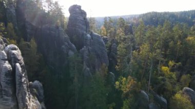 Çek Cumhuriyeti, Bohemya 'nın Broumov Uplands bölgesindeki Adrspach-Teplice Dağ Parkı' nın havadan görünüşü