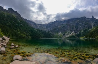 Dağ gölü zirvesi Morskie Oko Zakopane Polonya manzarası