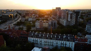 Şehre modern dilek geliştirme mimarisinin zirvesinden bak Avrupa Wroclaw Polonya