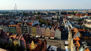 Şehre modern dilek geliştirme mimarisinin zirvesinden bak Avrupa Wroclaw Polonya