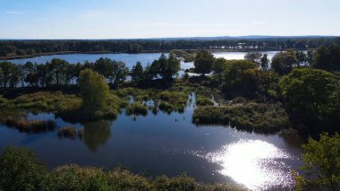 Göl sonbahar manzarası yukarıdan