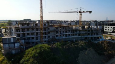 ev inşaatı kule vinç üst görünümü Wroclaw Polonya