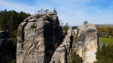 Adrspach kayaları İHA manzarasından Çek Cumhuriyeti 'nin Adrspach bölgesini gösteriyor