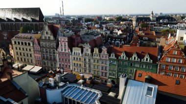 Şehre modern dilek geliştirme mimarisinin zirvesinden bak Avrupa Wroclaw Polonya