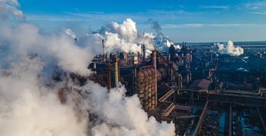 Endüstri metalürjik fabrika şafak dumanı duman emisyonları kötü ekoloji hava fotoğrafçılığı