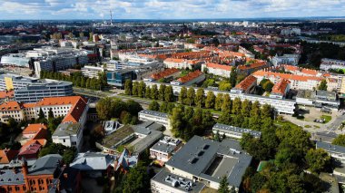 Avrupa 'nın modern kenti Wroclaw Polonya' nın insansız hava aracı görüşü