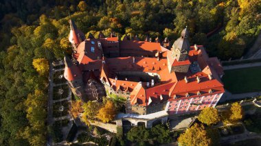Drone Walbrzych Polonya 'dan Ksiaz Şatosu Sonbahar Görünümü
