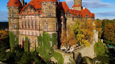 Drone Walbrzych Polonya 'dan Ksiaz Şatosu Sonbahar Görünümü