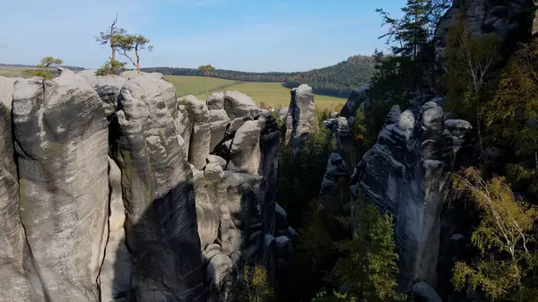 Adrspach kayaları İHA manzarasından Çek Cumhuriyeti 'nin Adrspach bölgesini gösteriyor