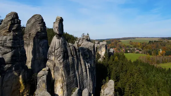 Adrspach kayaları İHA manzarasından Çek Cumhuriyeti 'nin Adrspach bölgesini gösteriyor
