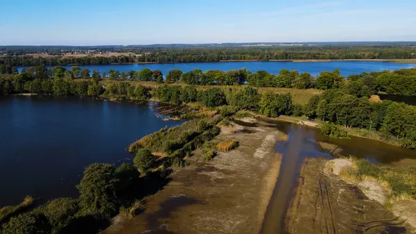 Göl sonbahar manzarası yukarıdan