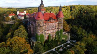 Drone Walbrzych Polonya 'dan Ksiaz Şatosu Sonbahar Görünümü