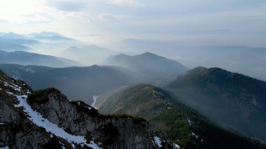 Zakopane Polonya 'nın tepesinden kayaların manzarası