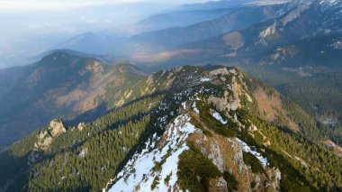 Zakopane Polonya 'nın tepesinden kayaların manzarası