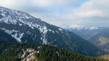 Zakopane Polonya 'nın tepesinden kayaların manzarası