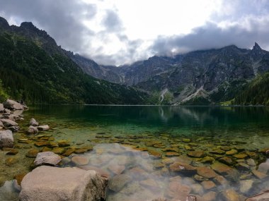 Dağ gölü zirvesi Morskie Oko Zakopane Polonya manzarası