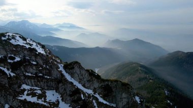 Zakopane Polonya 'dan karlı dağ zirvesi, buzul manzaralı.