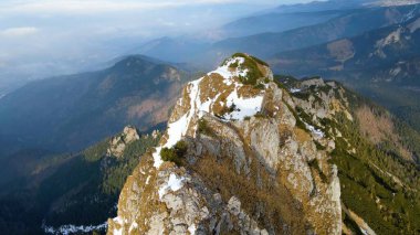 Zakopane Polonya 'nın tepesinden kayaların manzarası