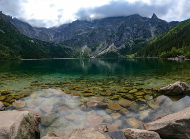 Dağ gölü zirvesi Morskie Oko Zakopane Polonya manzarası