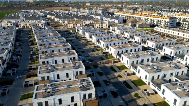 Modern alan caddeleri, şehir doğasını barındırıyor.