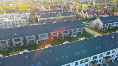 Modern alan caddeleri, şehir doğasını barındırıyor.