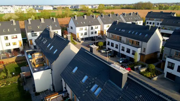 Modern alan caddeleri, şehir doğasını barındırıyor.