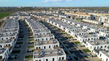 Modern alan caddeleri, şehir doğasını barındırıyor.