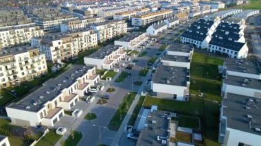 Modern alan caddeleri, şehir doğasını barındırıyor.