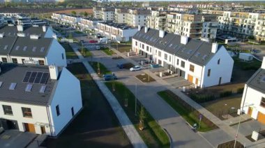 Modern alan caddeleri, şehir doğasını barındırıyor.