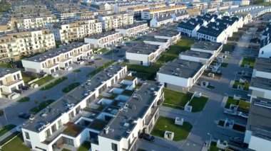 Modern alan caddeleri, şehir doğasını barındırıyor.