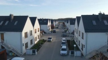 Modern alan caddeleri, şehir doğasını barındırıyor.