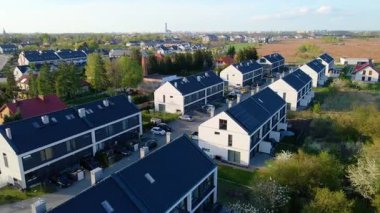 Modern alan caddeleri, şehir doğasını barındırıyor.