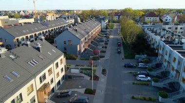 Modern alan caddeleri, şehir doğasını barındırıyor.