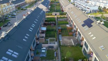 Modern alan caddeleri, şehir doğasını barındırıyor.